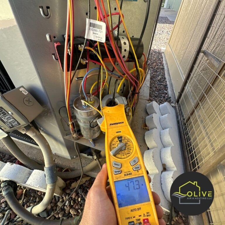 AC Repair Technician in Scottsdale, AZ Diagnosing a Unit